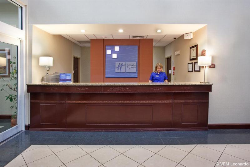 Holiday Inn Express & Suites - Commerce By Ihg Экстерьер фото