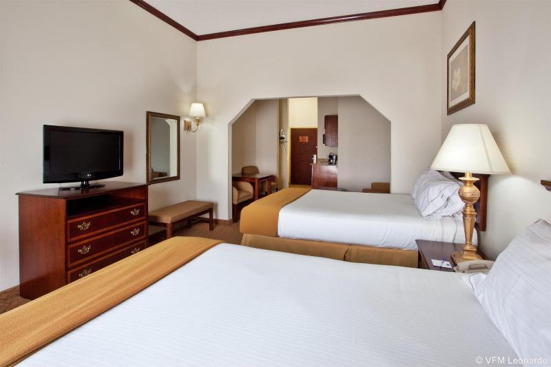 Holiday Inn Express & Suites - Commerce By Ihg Экстерьер фото